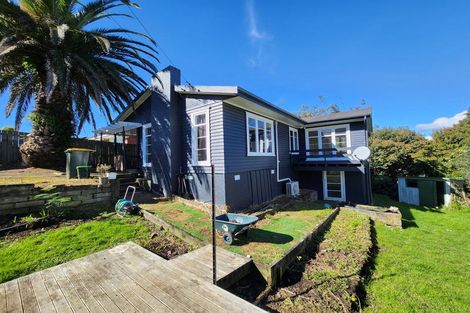 Photo of property in 27 Glenfern Road, Mellons Bay, Auckland, 2014