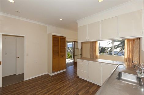Photo of property in 10 Kawau Grove, Waikanae Beach, Waikanae, 5036