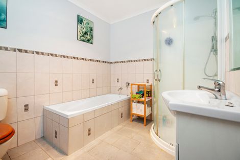 Photo of property in 106 Queen Street, Waiuku, 2123