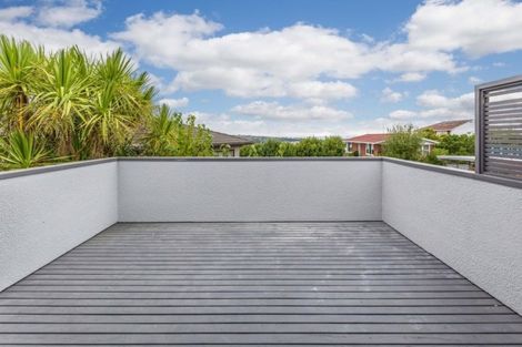 Photo of property in 2/283 Glenfield Road, Glenfield, Auckland, 0629