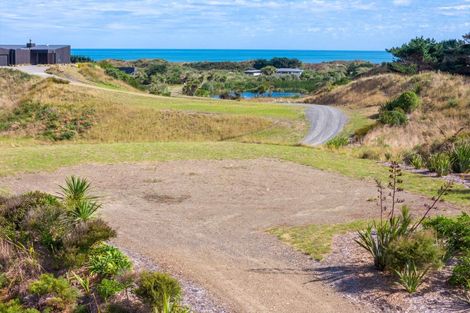 Photo of property in 55 Reay Mackay Grove, Waikawa Beach, Manakau, 5573