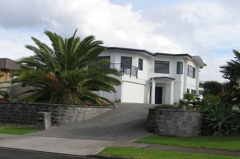 Photo of property in 1 Estuary Views, Shelly Park, Auckland, 2014