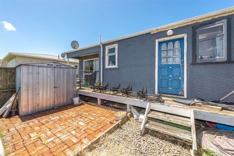 Photo of property in 35 Egmont Street, Castlecliff, Whanganui, 4501