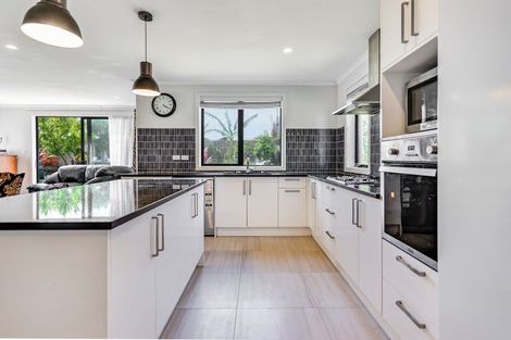 Photo of property in 35 Cabourne Drive, Glenview, Hamilton, 3206