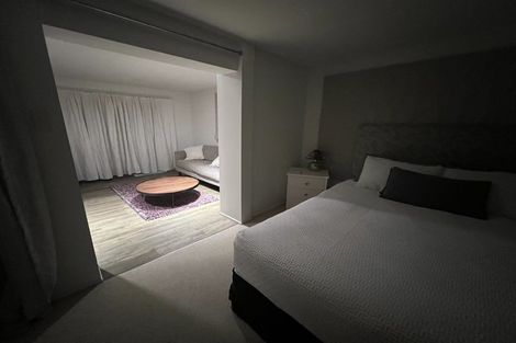 Photo of property in 1/50 La Trobe Street, Pakuranga Heights, Auckland, 2010