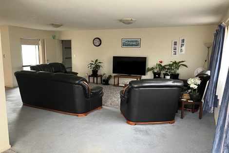 Photo of property in 21 Ballymore Drive, Pinehill, Auckland, 0632