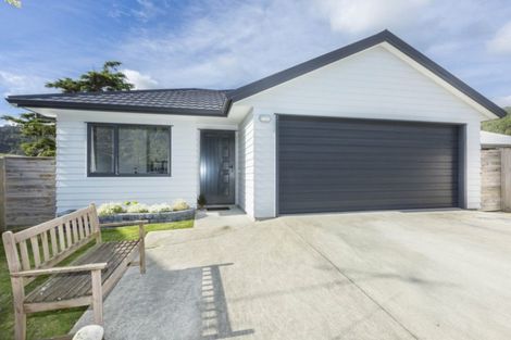 Photo of property in 14 Poppy Watts Grove, Stokes Valley, Lower Hutt, 5019