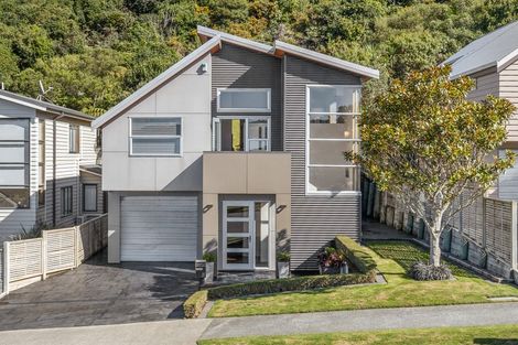 Photo of property in 27 Waverton Terrace, Churton Park, Wellington, 6037