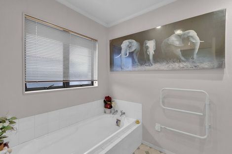 Photo of property in 14 Sandalwood Drive, Dinsdale, Hamilton, 3204