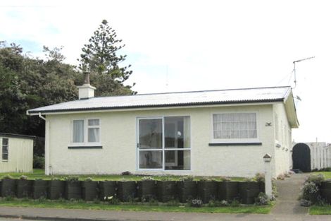 Photo of property in 15 Taupata Street, Castlecliff, Whanganui, 4501