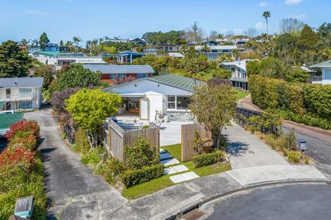 Photo of property in 5 Chevron Place, Castor Bay, Auckland, 0620