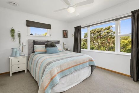 Photo of property in 76 Redwood Avenue, Tawa, Wellington, 5028