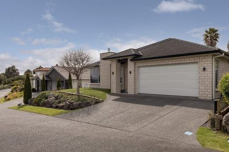 Photo of property in 30 Broadwater Close, Pyes Pa, Tauranga, 3112