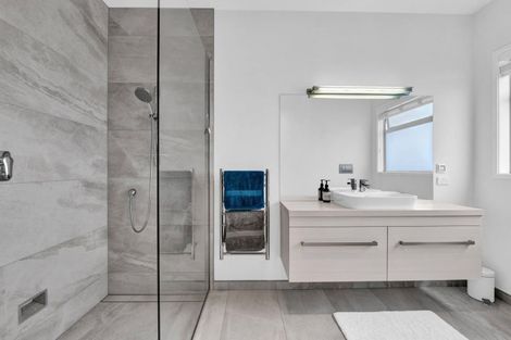 Photo of property in 25 Aderman Place, Hurworth, New Plymouth, 4310