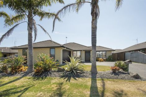 Photo of property in 72 Carrington Drive, Papamoa Beach, Papamoa, 3118