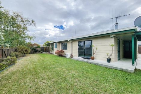 Photo of property in 2 Lydia Place, Kelvin Grove, Palmerston North, 4414