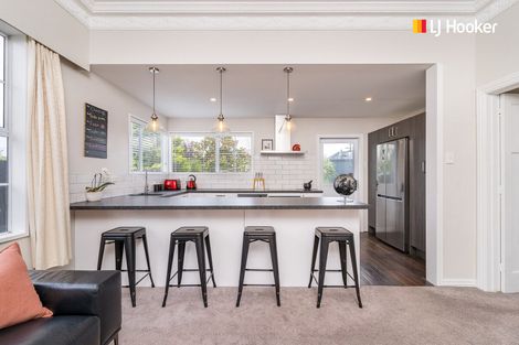 Photo of property in 10 Hargest Crescent, Saint Kilda, Dunedin, 9012