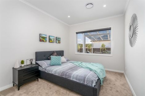 Photo of property in 12 Walter Ruddock Avenue, Kumeu, 0810