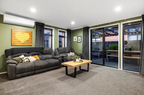 Photo of property in 23 Seabreeze Place, Papamoa Beach, Papamoa, 3118