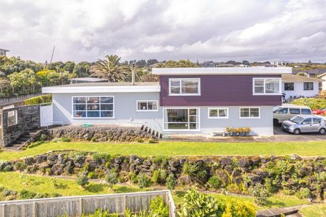 Photo of property in 8 Kapiti Terrace, Castlecliff, Whanganui, 4501