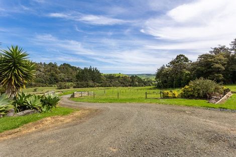 Photo of property in 369 Mangakura Road, Helensville, 0875