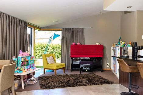 Photo of property in 17 Fernloche Place, Flat Bush, Auckland, 2016