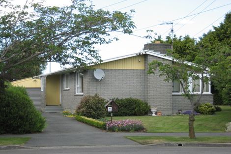Photo of property in 16 Geelong Place, Burnside, Christchurch, 8053