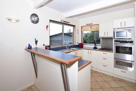 Photo of property in 3 Moera Place, Stanmore Bay, Whangaparaoa, 0932