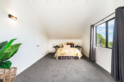 Photo of property in 10 Kakariki Grove, Waikanae, 5036