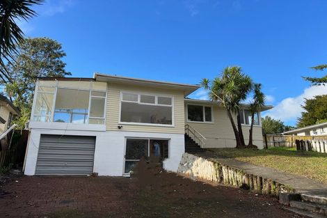 Photo of property in 73 Totaravale Drive, Totara Vale, Auckland, 0629