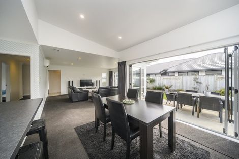 Photo of property in 17 Lorenzo Place, Kelvin Grove, Palmerston North, 4414