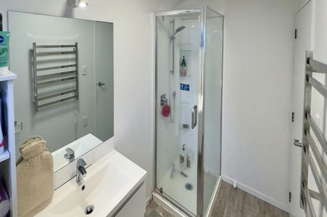 Photo of property in 2/5 Woodall Place, Totara Vale, Auckland, 0627