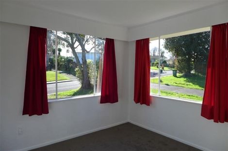 Photo of property in 3 Patts Avenue, Glendene, Auckland, 0602