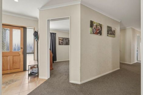 Photo of property in 11 Alpine Grove, Kelvin Grove, Palmerston North, 4414