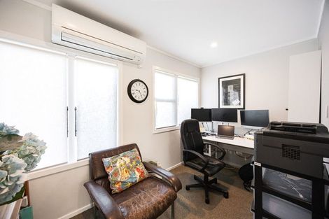 Photo of property in 29 Masterton Road, Rothesay Bay, Auckland, 0630