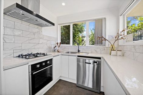 Photo of property in 2 Glengarry Road, Glen Eden, Auckland, 0602