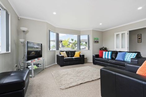 Photo of property in 16 Toledo Avenue, Henderson, Auckland, 0612