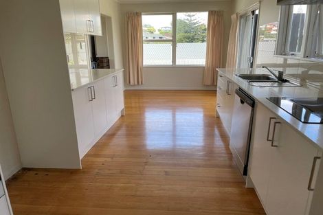 Photo of property in 18 Juniper Road, Sunnynook, Auckland, 0620
