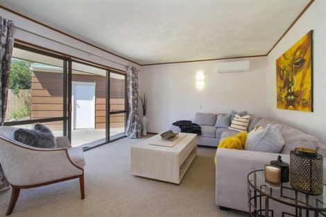 Photo of property in 4/4 Beach Road, Orewa, 0931