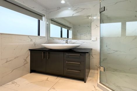 Photo of property in 6c St Catherine Crescent, West Harbour, Auckland, 0618