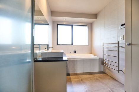 Photo of property in 17 Fernloche Place, Flat Bush, Auckland, 2016