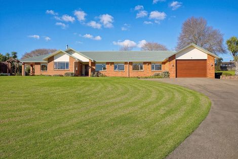 Photo of property in 2 Burgundy Park Avenue, Henderson, Auckland, 0612