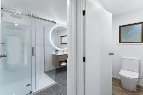 Photo of property in 2/867 Beach Road, Waiake, Auckland, 0630