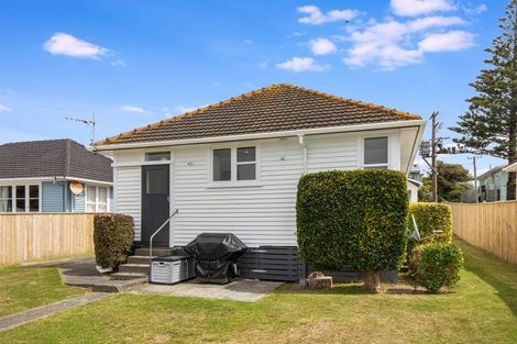 Photo of property in 7 Waiuta Street, Titahi Bay, Porirua, 5022