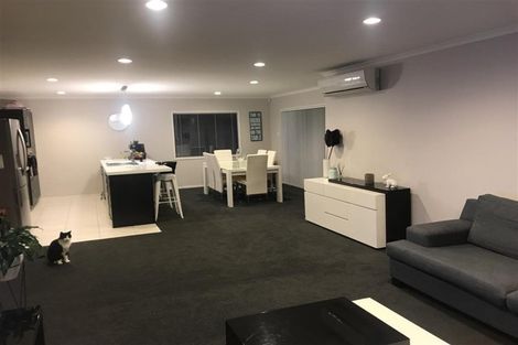 Photo of property in 76 Sunstone Crescent, Timberlea, Upper Hutt, 5018