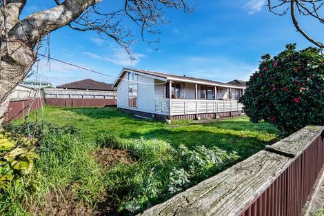 Photo of property in 1 Norman Spencer Drive, Papatoetoe, Auckland, 2104