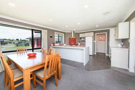 Photo of property in 57 Chestnut Close, Kelvin Grove, Palmerston North, 4414