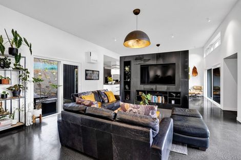 Photo of property in Tapuae, 21 Washer Road, Omata, New Plymouth, 4374