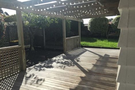 Photo of property in 37a Luckens Road, West Harbour, Auckland, 0618