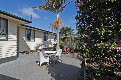 Photo of property in 16 Ussher Place, Pakuranga Heights, Auckland, 2010